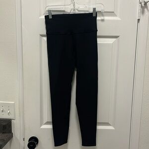 Alo Yoga 7/8 High Waist airbrush legging. Black. Size S